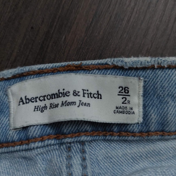 Abercrombie & Fitch High Rise Mom Jeans - Picture 4 of 4